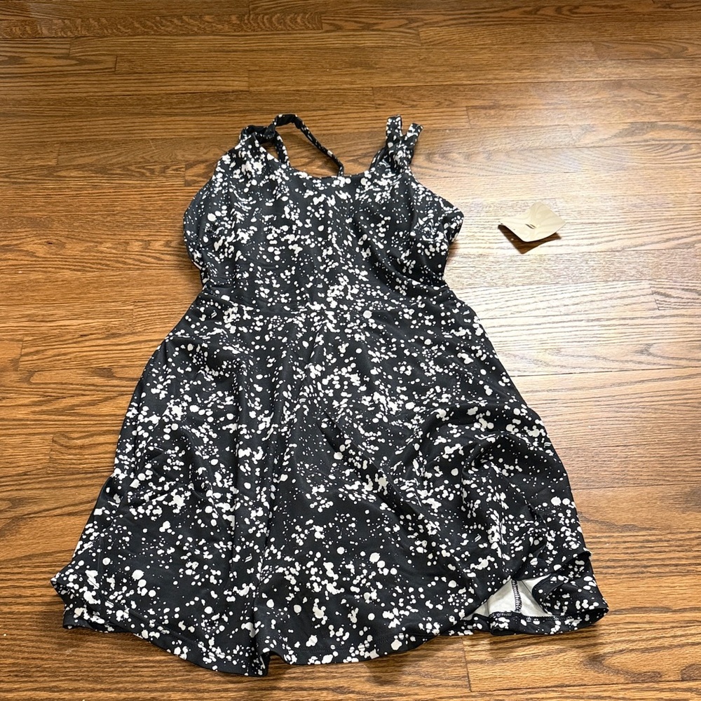NWT Fabletics Black and White Women’s Casual Dress Size Small